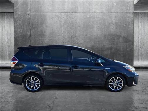 2017 Toyota Prius v Five