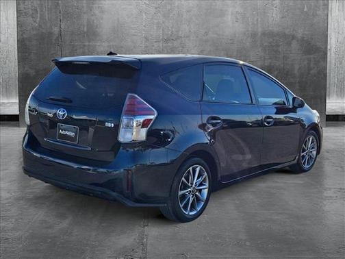 2017 Toyota Prius v Five
