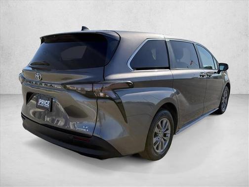 2023 Toyota Sienna LE