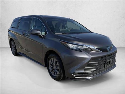 2023 Toyota Sienna LE