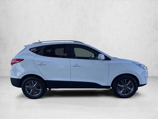 Winter White Solid 2015 Hyundai TUCSON SE