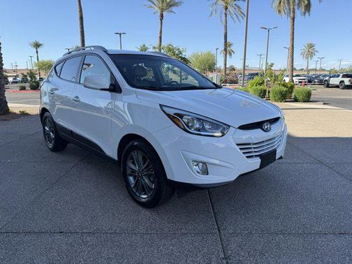 Winter White Solid 2015 Hyundai TUCSON SE
