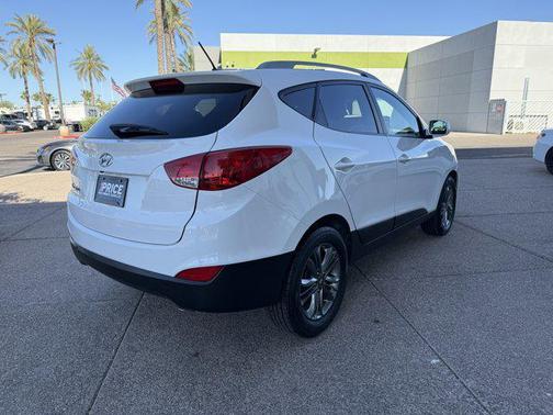 Winter White Solid 2015 Hyundai TUCSON SE