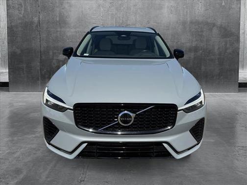 2024 Volvo XC60 Recharge Plug-In Hybrid T8 Core Dark Theme