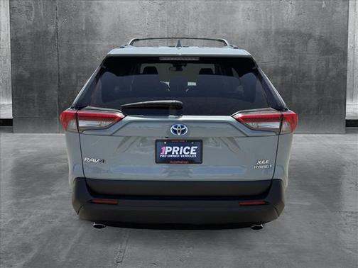 2020 Toyota RAV4 Hybrid XLE
