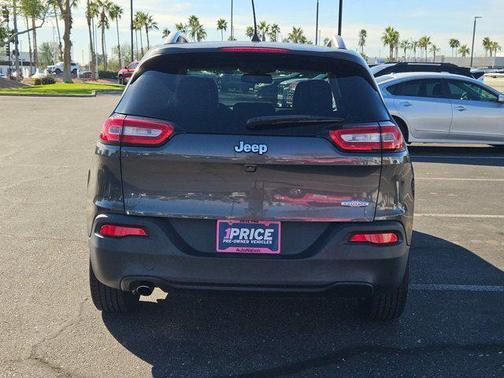 Granite Crystal Metallic Clearcoat 2018 Jeep Cherokee Latitude Plus