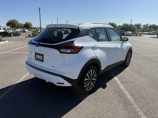 2022 Nissan Kicks SV