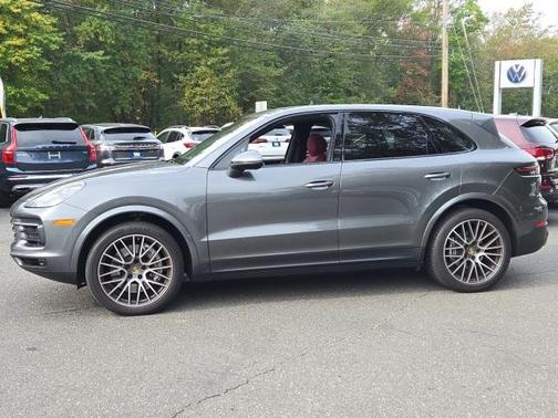 2022 Porsche Cayenne Base