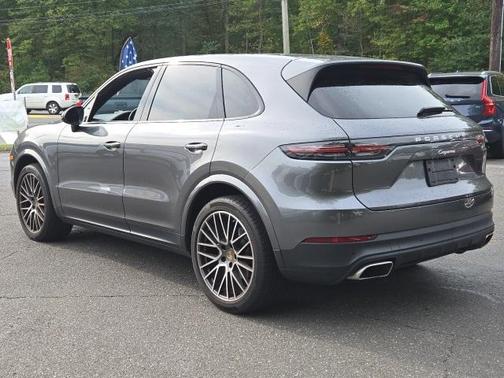 2022 Porsche Cayenne Base