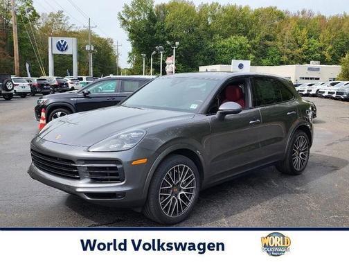2022 Porsche Cayenne Base