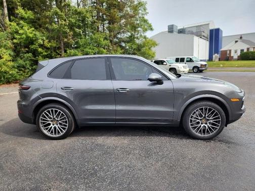 2022 Porsche Cayenne Base