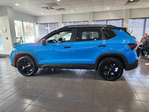 2025 Volkswagen Taos 1.5T SE Black