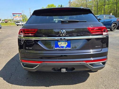 Deep Black Pearl Effect 2023 Volkswagen Atlas Cross Sport 3.6L V6 SE w/Technology