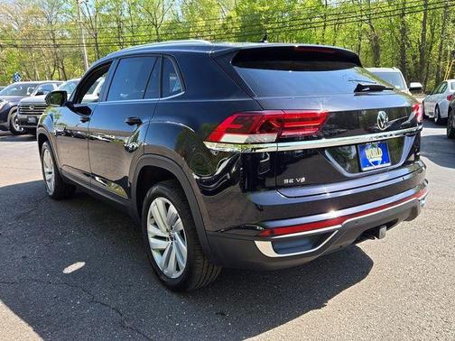 Deep Black Pearl Effect 2023 Volkswagen Atlas Cross Sport 3.6L V6 SE w/Technology