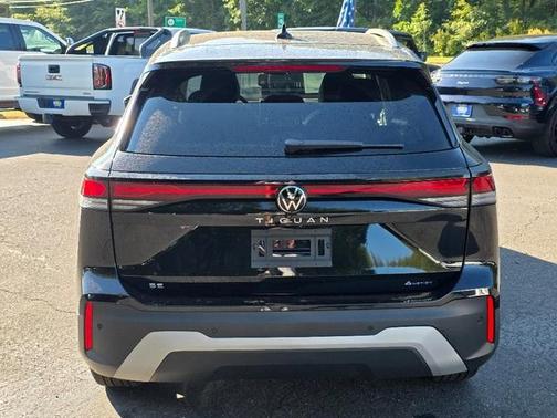 2025 Volkswagen Tiguan 2.0T SE