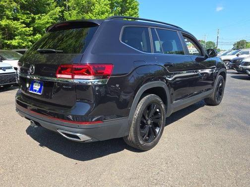 Deep Black Pearl Effect 2023 Volkswagen Atlas 3.6L SE w/Technology