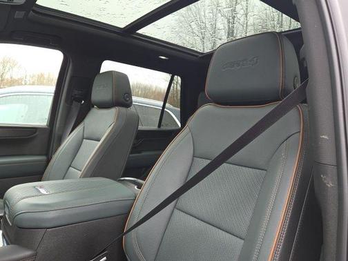 Onyx Black 2025 GMC Yukon AT4