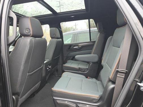Onyx Black 2025 GMC Yukon AT4