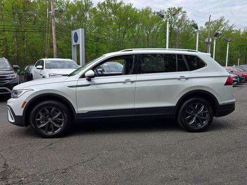 Opal White Pearl Effect 2023 Volkswagen Tiguan 2.0T SE