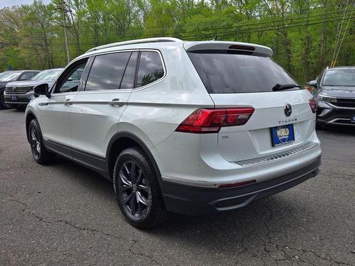 Opal White Pearl Effect 2023 Volkswagen Tiguan 2.0T SE
