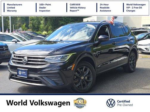 Deep Black Pearl Effect 2024 Volkswagen Tiguan 2.0T SE