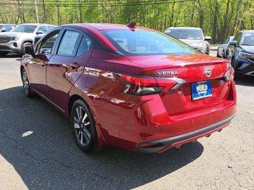 Scarlet Ember 2021 Nissan Versa 1.6 SV