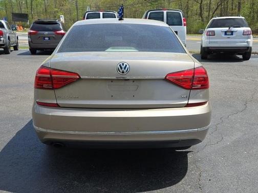 2016 Volkswagen Passat 1.8T SE