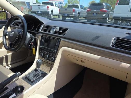 2016 Volkswagen Passat 1.8T SE