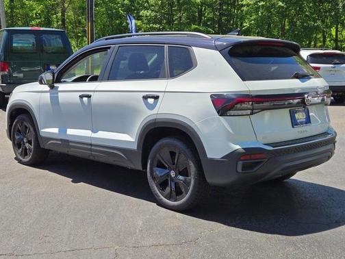 2025 Volkswagen Taos 1.5T SE Black