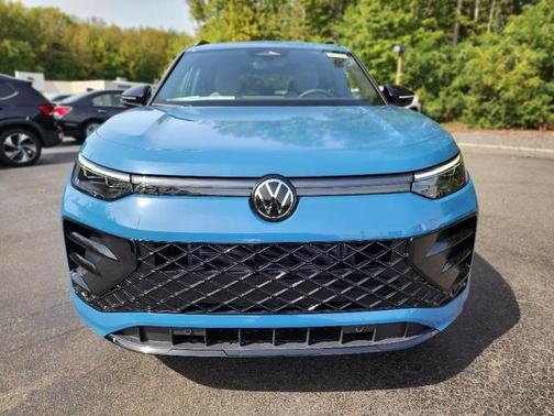 2025 Volkswagen Tiguan 2.0T SE R-Line Black