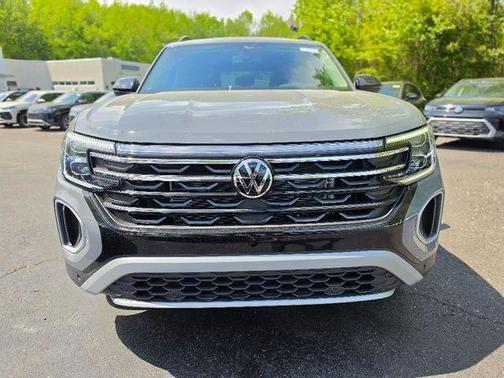 Pure Gray 2026 Volkswagen Atlas 2.0T Peak Edition