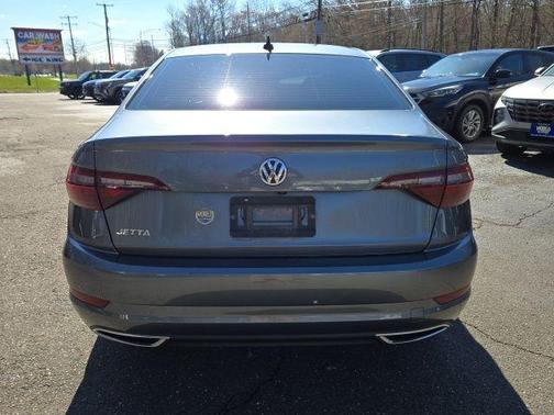 Platinum Gray Metallic 2021 Volkswagen Jetta 1.4T R-Line