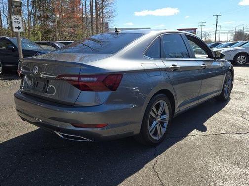Platinum Gray Metallic 2021 Volkswagen Jetta 1.4T R-Line