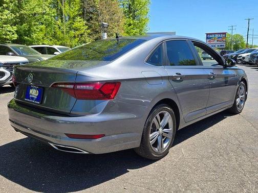 Platinum Gray Metallic 2021 Volkswagen Jetta 1.4T R-Line
