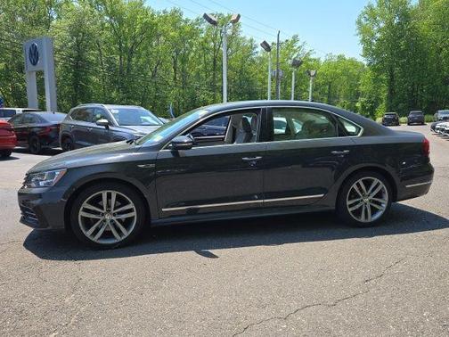 Urano Gray 2017 Volkswagen Passat 1.8T R-Line
