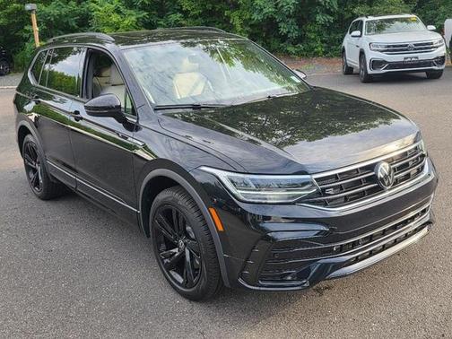 2024 Volkswagen Tiguan 2.0T SE R-Line Black