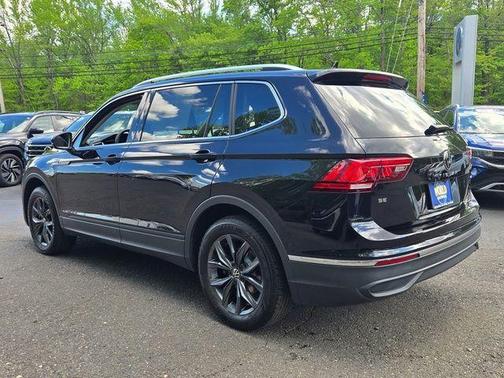 Deep Black Pearl Effect 2023 Volkswagen Tiguan 2.0T SE
