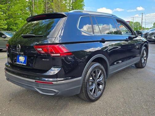 Deep Black Pearl Effect 2023 Volkswagen Tiguan 2.0T SE