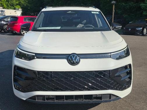 2025 Volkswagen Tiguan 2.0T SE R-Line Black