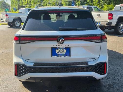 2025 Volkswagen Tiguan 2.0T SE R-Line Black