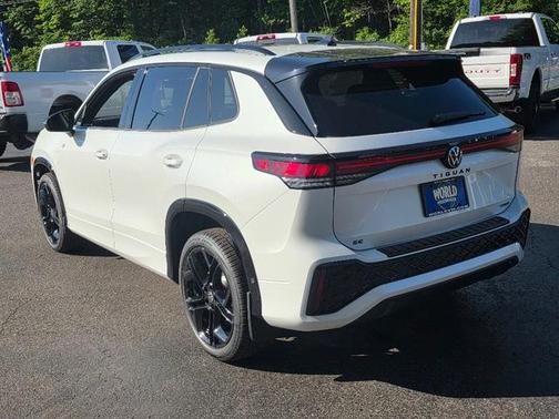 2025 Volkswagen Tiguan 2.0T SE R-Line Black