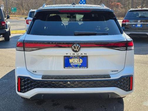 2026 Volkswagen Tiguan 2.0T SE R-Line Black