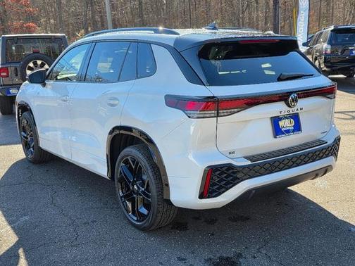 2026 Volkswagen Tiguan 2.0T SE R-Line Black