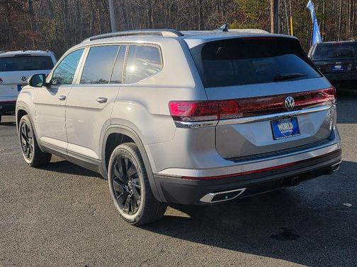 Silver Mist Metallic 2026 Volkswagen Atlas 2.0T SE W/TECHNOLOGY