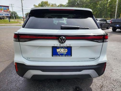 2025 Volkswagen Tiguan 2.0T SE