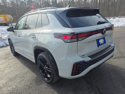 2026 Volkswagen Tiguan 2.0T SE R-Line Black