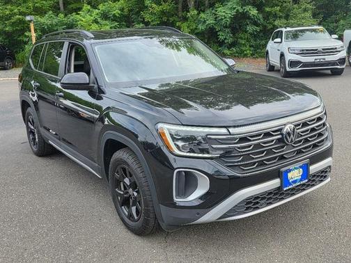 2024 Volkswagen Atlas 2.0T Peak Edition SEL