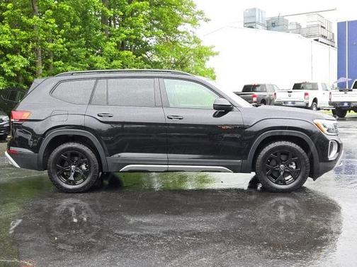 2024 Volkswagen Atlas 2.0T Peak Edition SEL