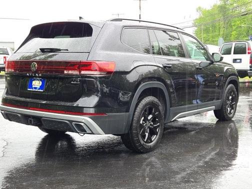 2024 Volkswagen Atlas 2.0T Peak Edition SEL