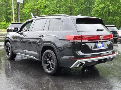 2024 Volkswagen Atlas 2.0T Peak Edition SEL